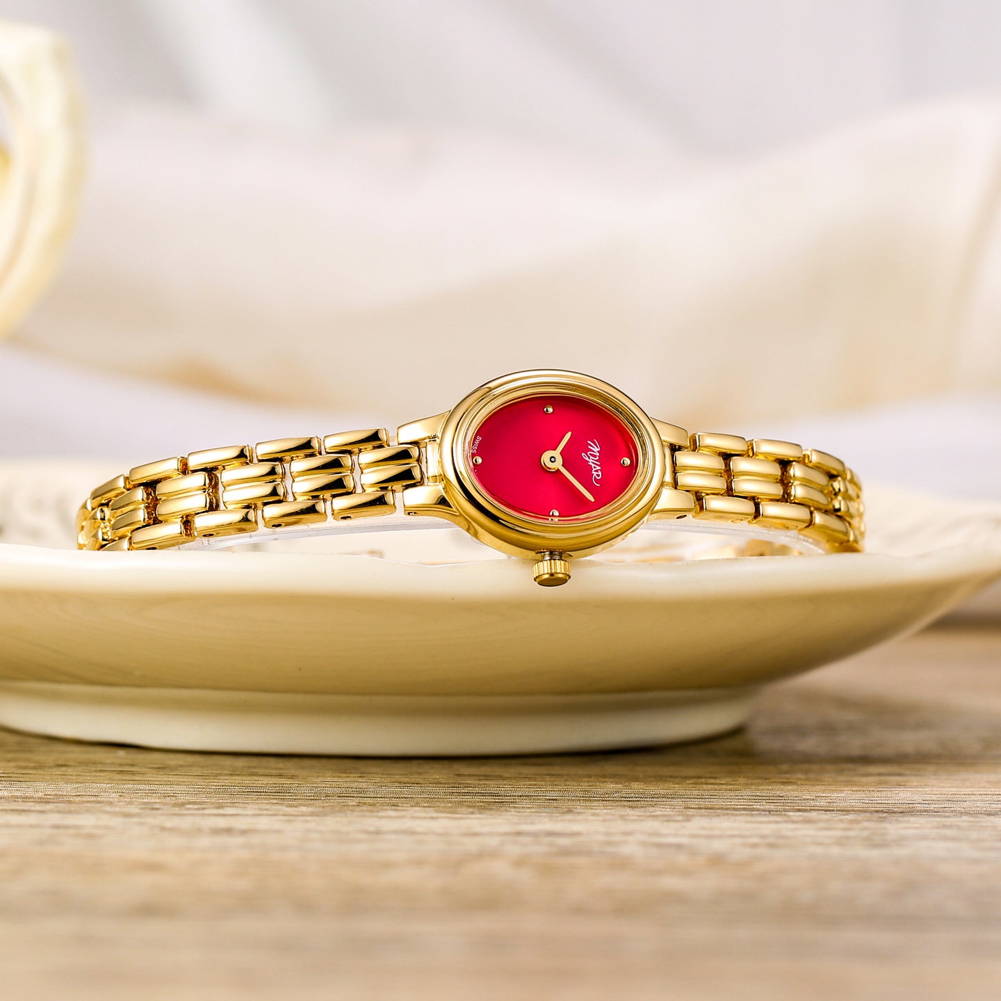 Exquisite Oval Mini Women's Vintage Waterproof Quartz Watch