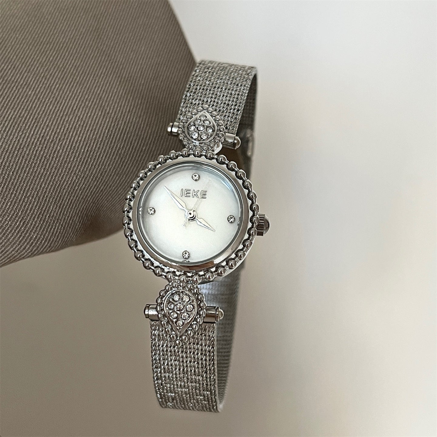 Fashion Casual Retro Court Ancient Style Watch Women